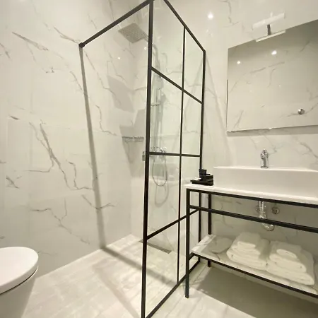 Toto Boutique Hotel & Apartments מלון Vlorë