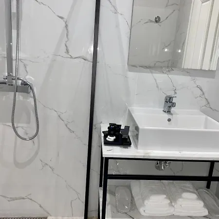 Toto Boutique Hotel & Apartments Hotel *