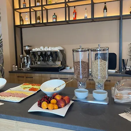 Toto Boutique Hotel & Apartments Hotel *