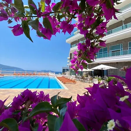Toto Boutique Hotel & Apartments *